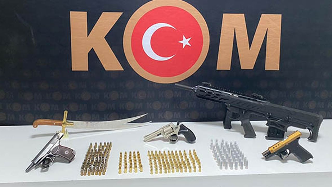 Denizli’de Silah Kaçakçıları Yakayı Ele Verdi