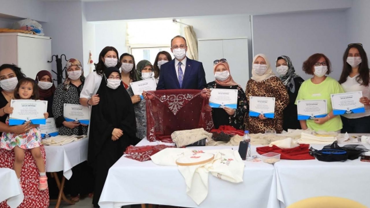 Pamukkaleli Kadınlar El Sanatları Kurslarına Yoğun İlgi Gösteriyor