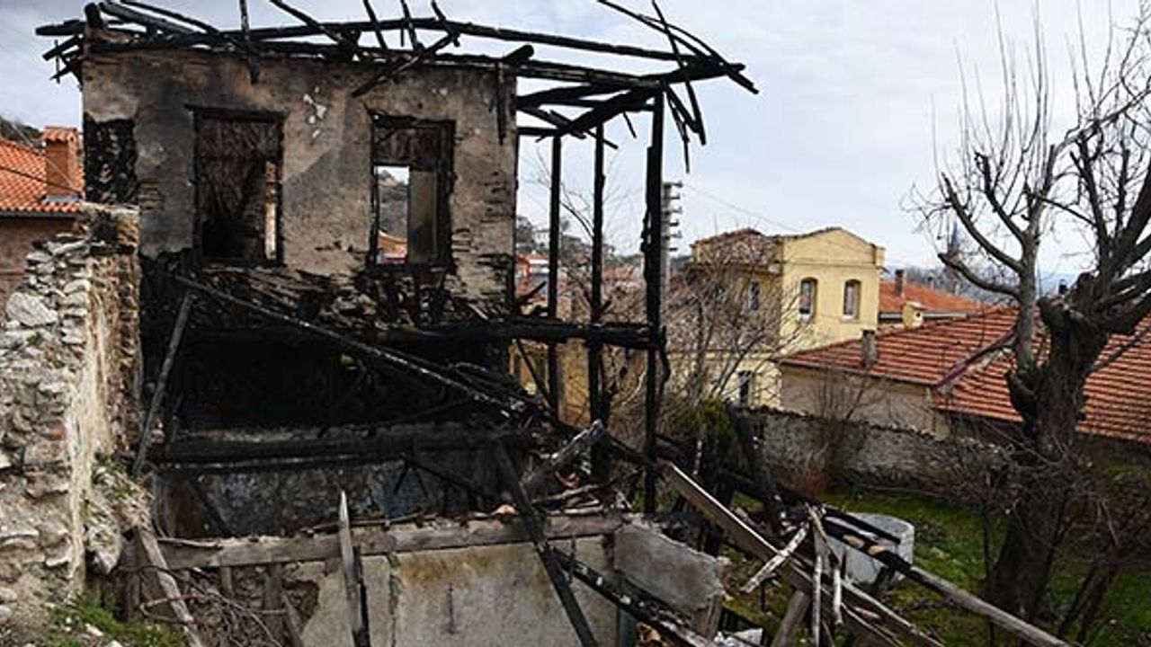 Buldan’da 200 Yıllık Tarihi Ev Küllerinden Doğacak