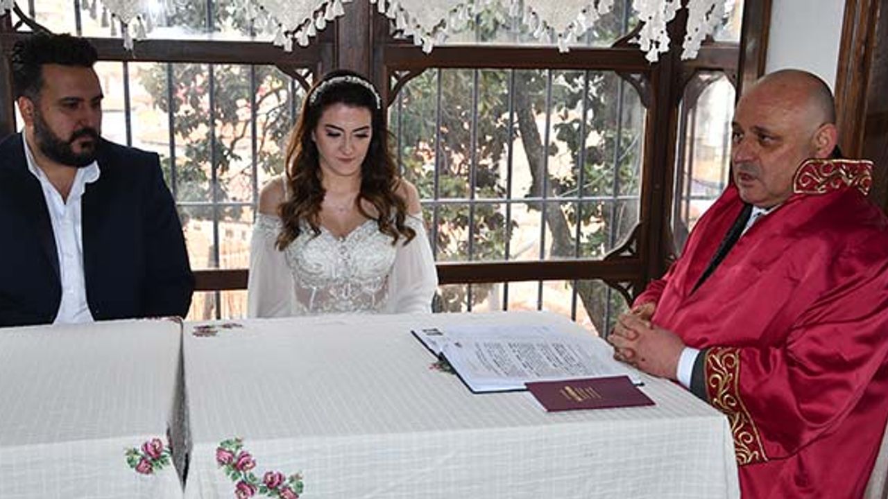İzmirli Çift Nikah İçin Buldan’ı Tercih Etti