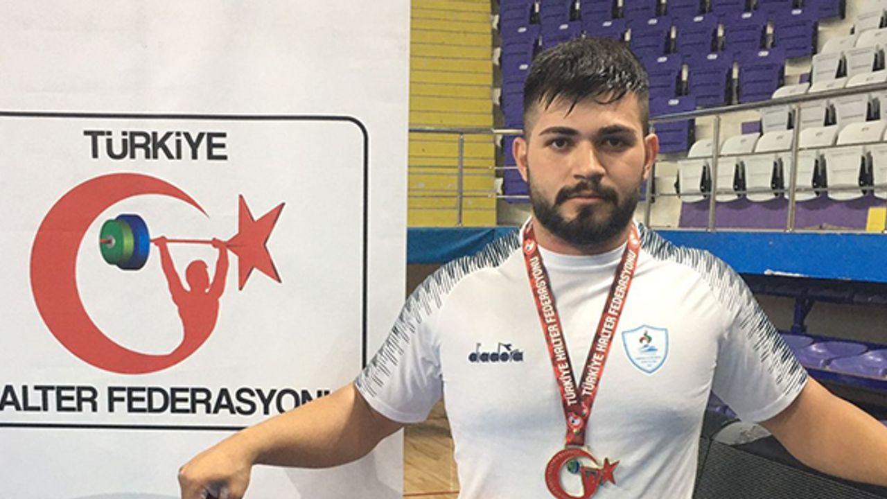 Pamukkale Belediyesporlu Mehmet Avcıl Madalyaya Doymuyor
