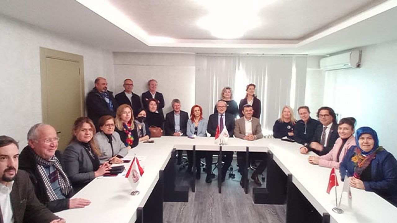 CHP Teşkilatı Tabip Odasını Ziyaret Etti; “Sağlıkçıların Hakkı Ödenemez”