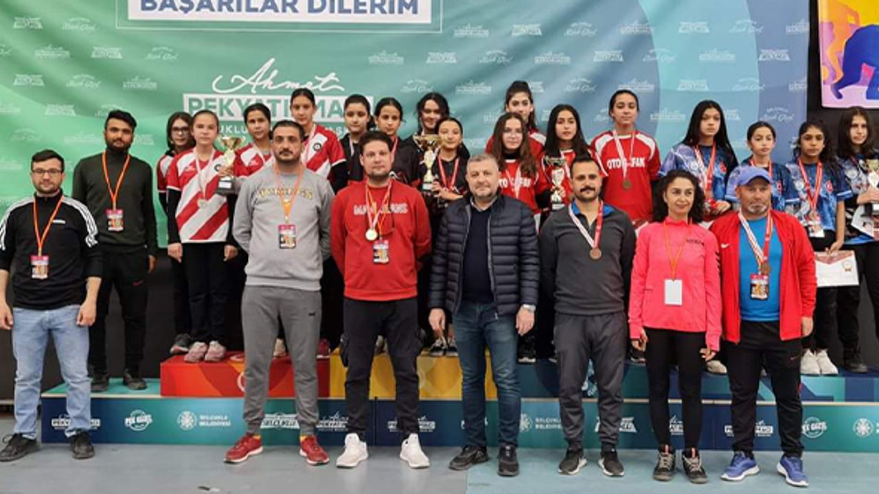 Pamukkale Belediyesporlu Dartçılar Türkiye Şampiyonasına Damga Vurdu
