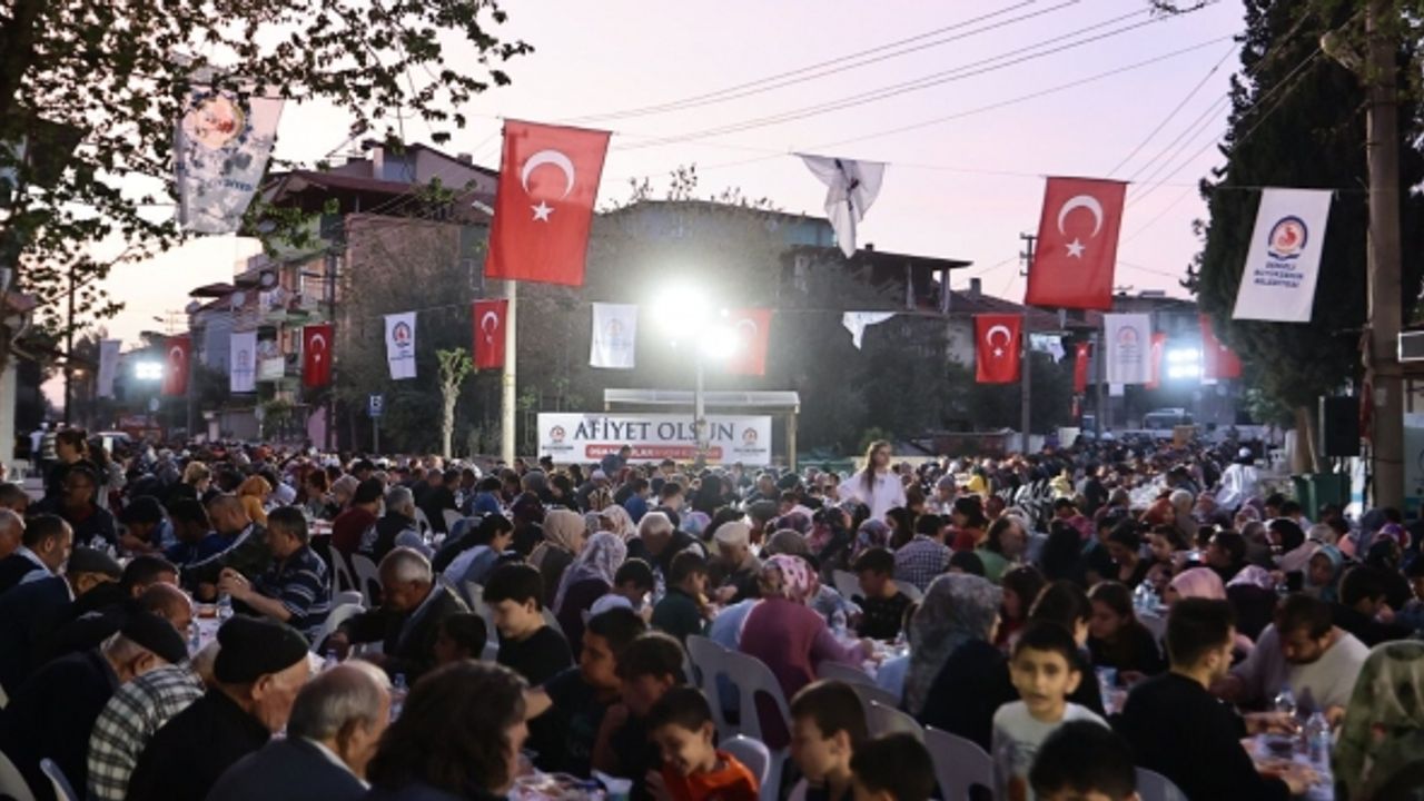 Büyükşehir Sevindik'te Binlerce Vatandaşı İftar Sofrasında Ağırladı