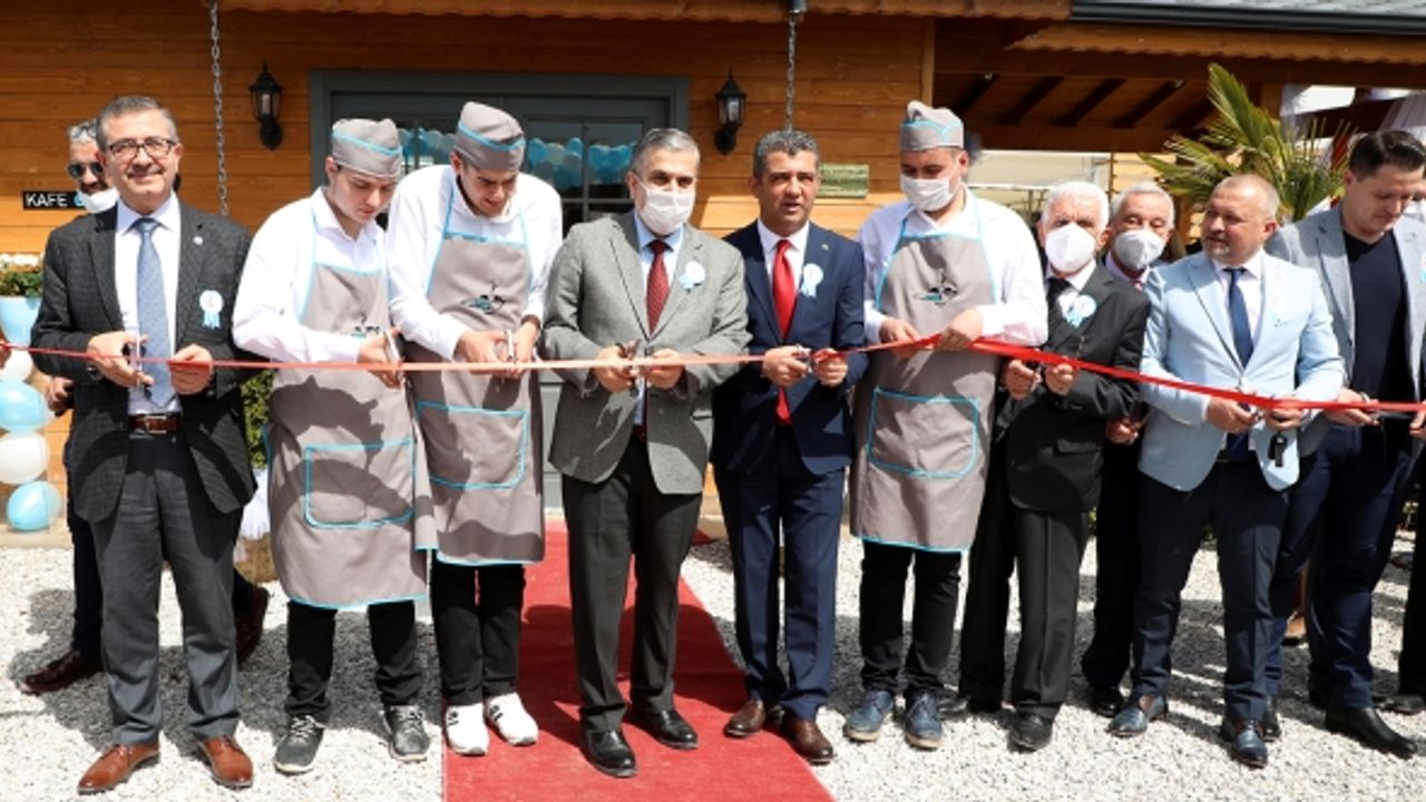 PAÜ Rektör Yardımcısı Kısaç, Otizm Kafe’nin Açılışına Katıldı