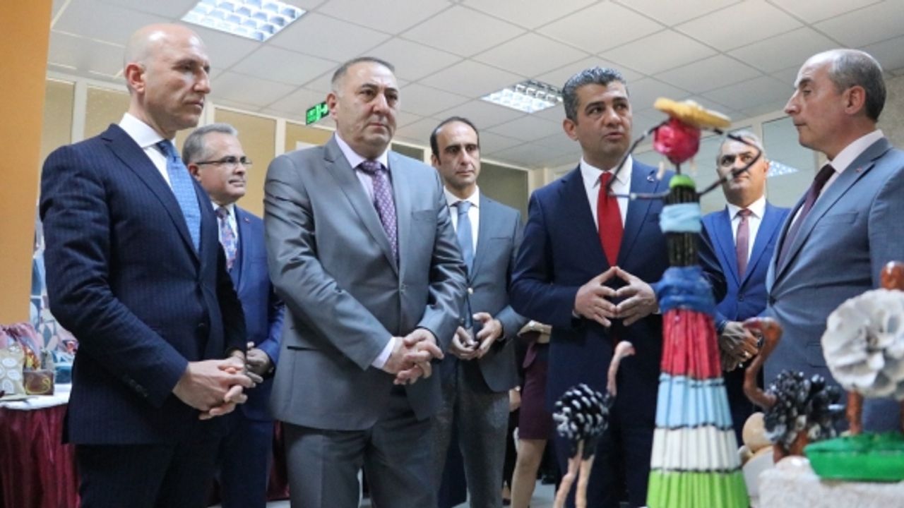 Sarayköy’de Geri Dönüşüm Malzemelerinden Kütüphane Yaptılar