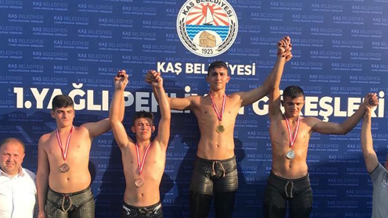 Pamukkale Belediyesporlu Beytullah Sarı Altın Madalyaya Abone