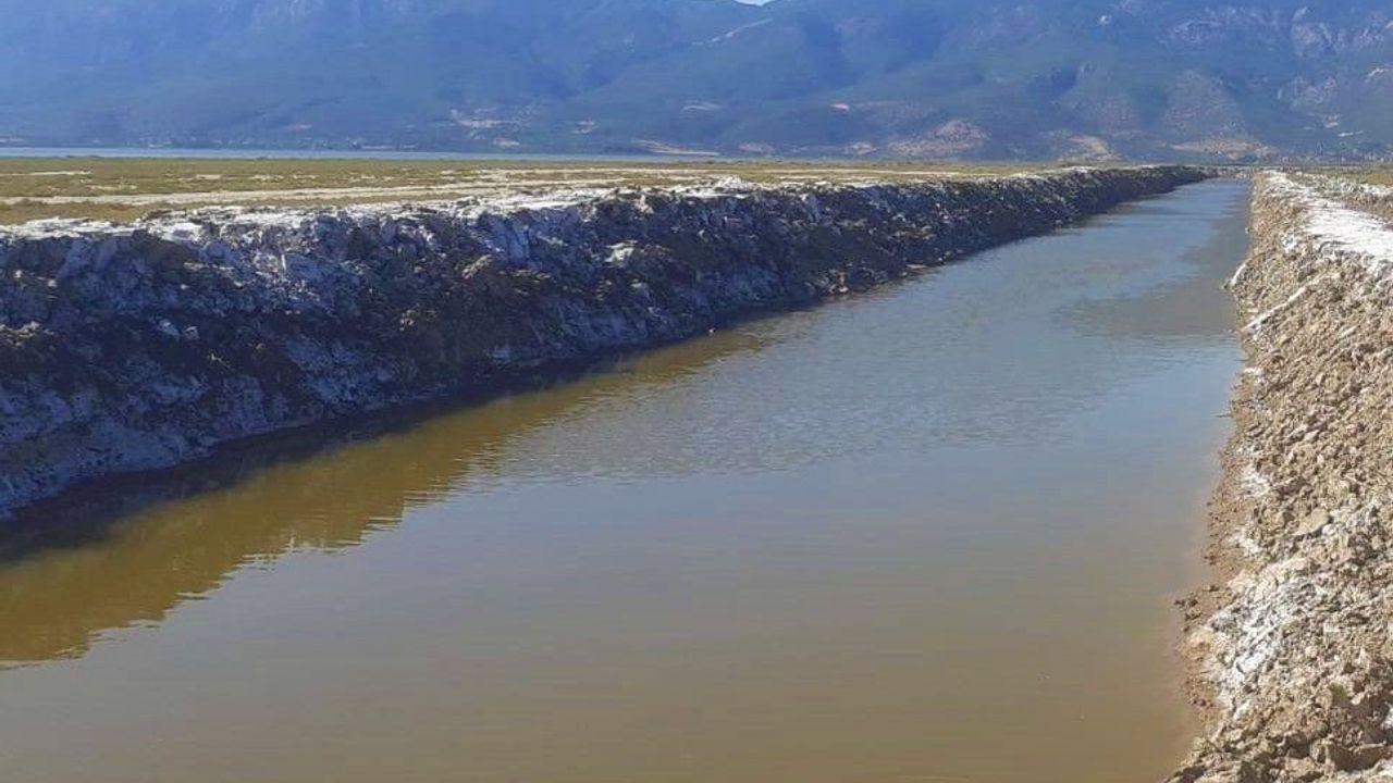 Menderes’teki 1,7 Kilometrelik Kaçak Su Kanalı Kapatılıyor