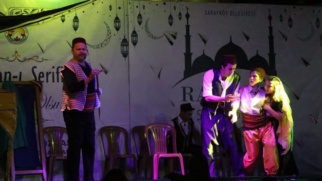 Sarayköy’de Ramazan Akşamlarında Tiyatro Esintisi