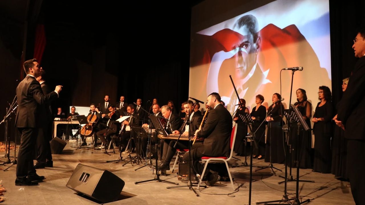 Sarayköylüler, Atatürk’ü Sevdiği Şarkılarla Andı