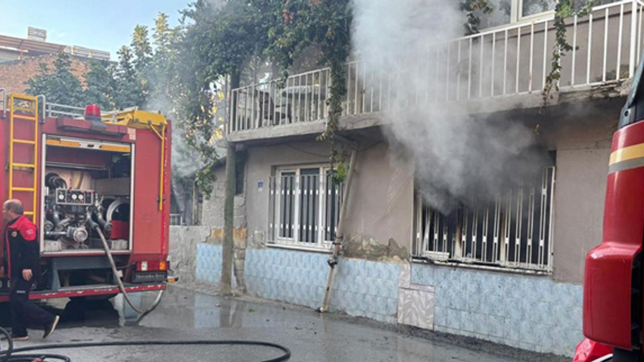 Giriş katında başlayan yangın evi küle çevirdi