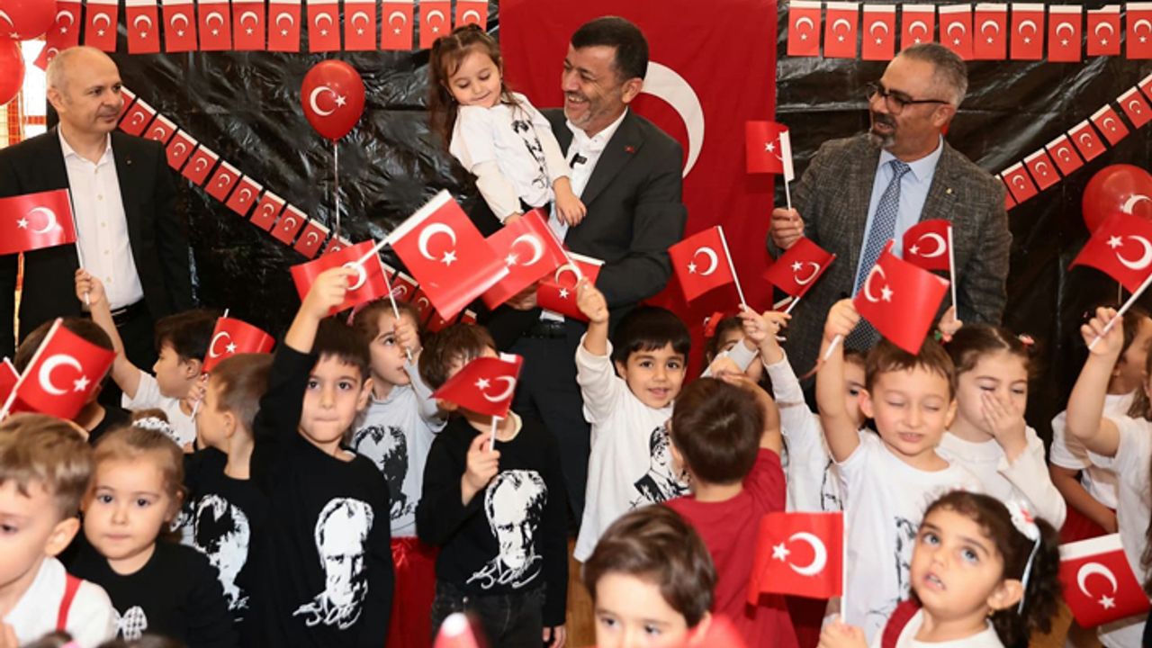 Denizli Büyükşehir’in Güneşli Günler’inde Cumhuriyet sevinci