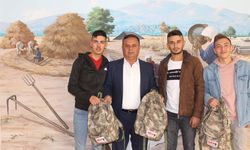 Çal’da Kınalı Koçlara ‘Asker Çantası’ Hediye Edildi