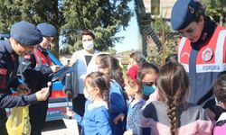 Jandarma Çocuklara Doğa ve Hayvan Sevgisini Aşılıyor