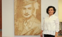Kumaşları Yakarak Yaptığı Portreleri Beğeniye Sundu