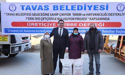 Tavas Belediyesi Türkiye’nin İlk Milli ve Yerli Akıllı Gübresini Çiftçilere Dağıttı