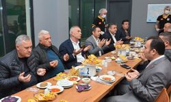 Başkan Erdoğan İftarını Kamyon Ve Tır Garajı'ndaki Şoför Esnafıyla Yaptı
