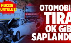 Denizli’de Otomobil Tıra Ok Gibi Saplandı! 2 Yaralı…