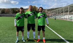 Yeşil Sahalara Dönen Başkan Memleketinin Takımında Futbolcu Oldu