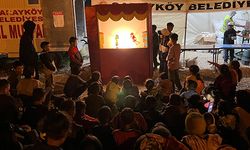 Sarayköy Belediyesi, Çadır Kentte Gölge Oyunuyla Moral Verdi