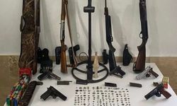 Çivril’de Operasyonda Çok Sayıda Silah ve Tarihi Eser Bulundu