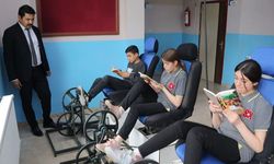 Denizli'de Öğrenciler Kitap Okurken Elektrik Üretiyor
