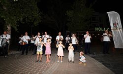 Çamlık Caddesi'nde Canlı Müzik İle Şenlendi