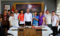 Belediye Başkan Kumral, Şampiyonları Kutladı