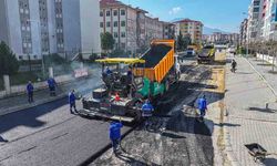 Büyükşehir Belediyesi Bin 300 Ton Asfalt Kullandı