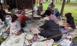 Huzurevi bahçesinde kıl çadırlı aile yılı etkinliği