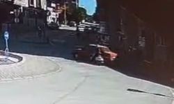 Otomobil, kadın motosiklet sürücüne çarptı