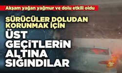 Sürücüler doludan korunmak için üst geçitlerin altına sığındılar