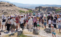 Pamukkale'nin beyaz cennetinde satranç molası
