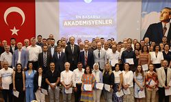 PAÜ’nün Başarılı Akademisyenlerini Onurlandırdı