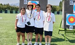 Dereceye giren sporcular madalyalarını aldı