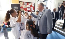 Vali Coşkun minik sporcularla buluştu