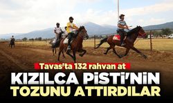 Tavas'ta 132 rahvan atlar Kızılca Pisti'nin tozunu attırdılar