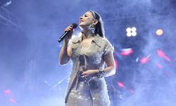 Çivril Elma Festivalinde Merve Özbey rüzgarı esti