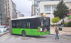 Arıza yapan halk otobüsü yolu kapattı