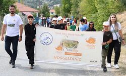 Minik elleri doğaya büyük nefes verdi