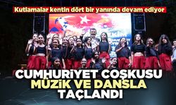 Cumhuriyet coşkusu müzik ve dansla taçlandı