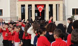 Sembolik Anıtkabir öğrencilerden yoğun ilgi gördü