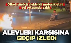 Öfkeli sürücü elektrikli motosikletini yol ortasında yaktı, alevleri karşısına geçip izledi