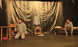 Sol Kültür Tiyatro Topluluğu “Tecrit” oyunu sahneledi