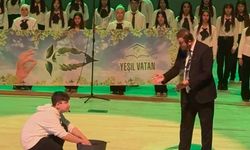 Denizli’de Meslek Lisesinden duygulandıran öğretmenler günü gösterisi