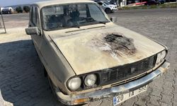 Seyir halindeki otomobil alev aldı