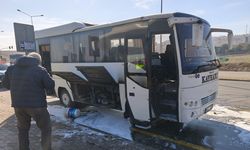 Seyir halindeki işçi servisi alev aldı