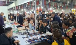 Engelleri Şiirle Aşan Yazar Okuyucularıyla Buluştu