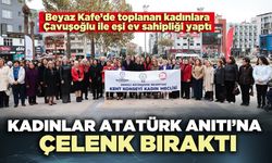 Kadınlar Atatürk Anıtı’na çelenk bıraktı