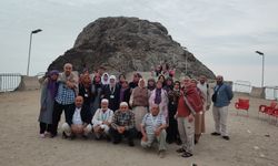 Denizlili Umreciler Hira Nur Dağı’nda Sabah Namazını Zirvede Kıldı